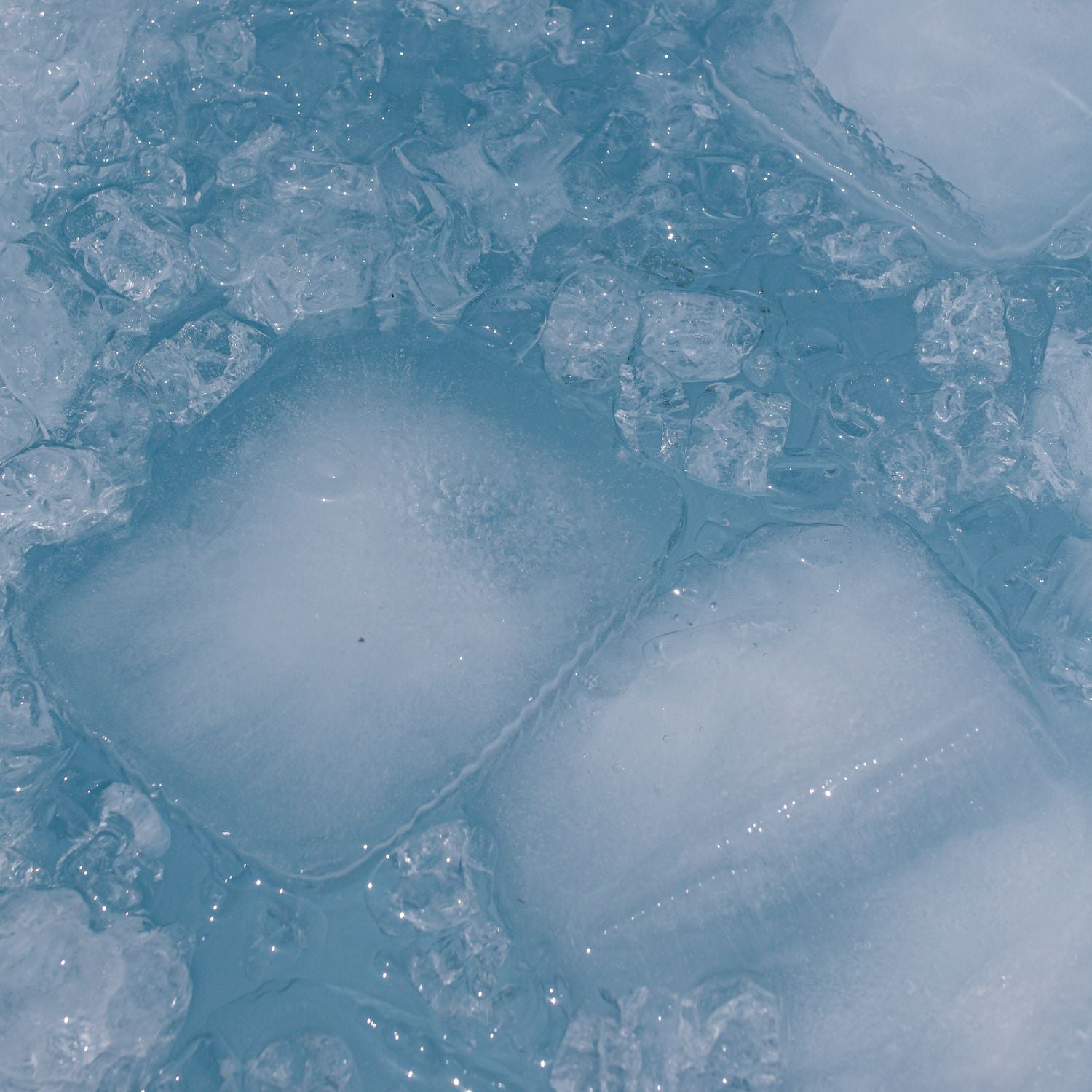 Hielo en una bañera portátil.