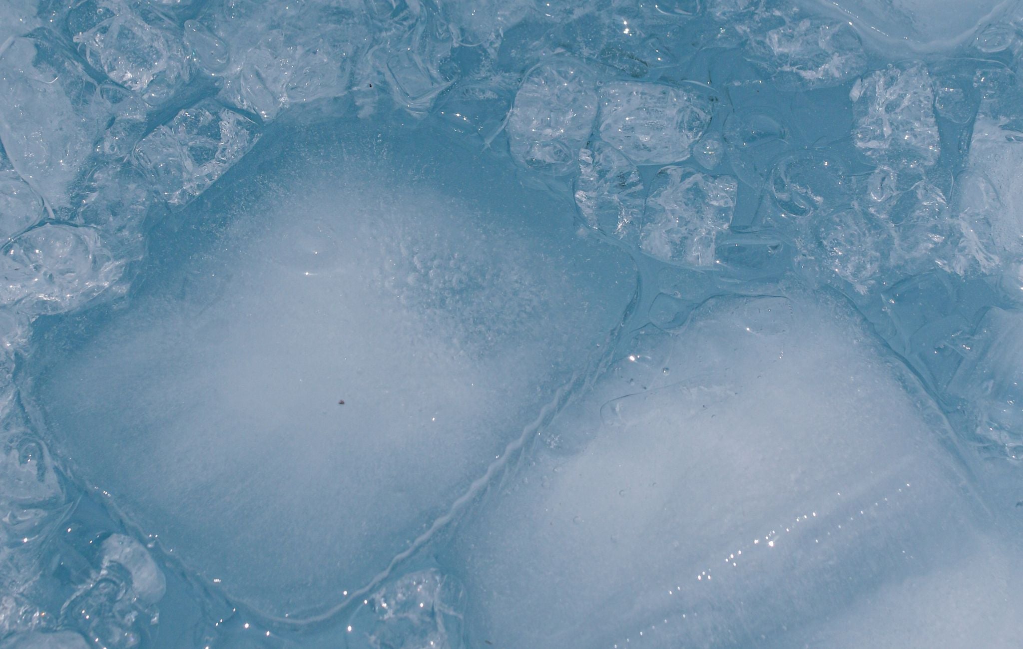Hielo en una bañera portátil.
