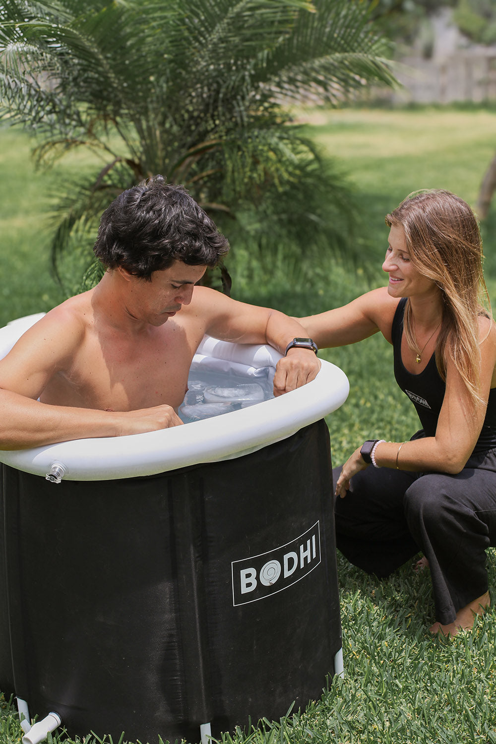 Un hombre dentro de un Bodhi Pool.