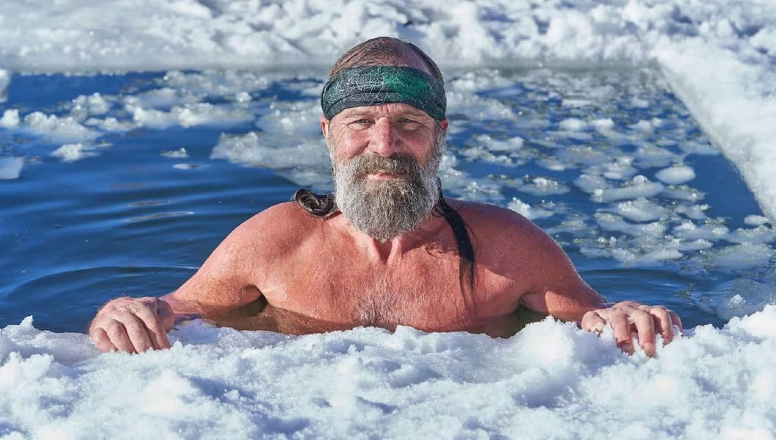 Wim Hof bañándose en una bañera natural en un ambiente congelado