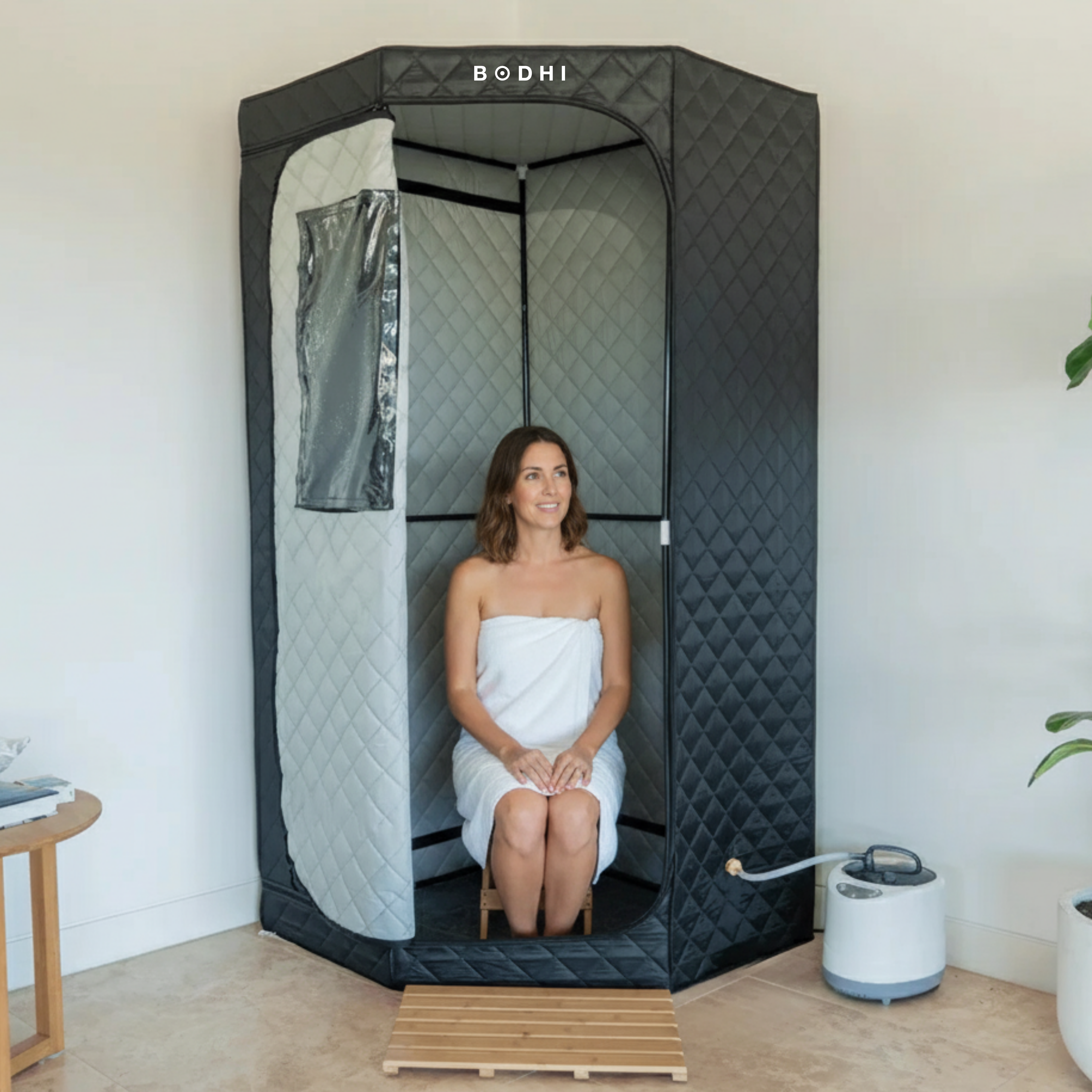 Mujer en una sauna a vapor portátil