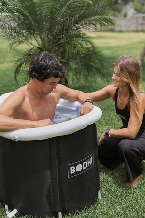 Un hombre dentro de un Bodhi Pool.